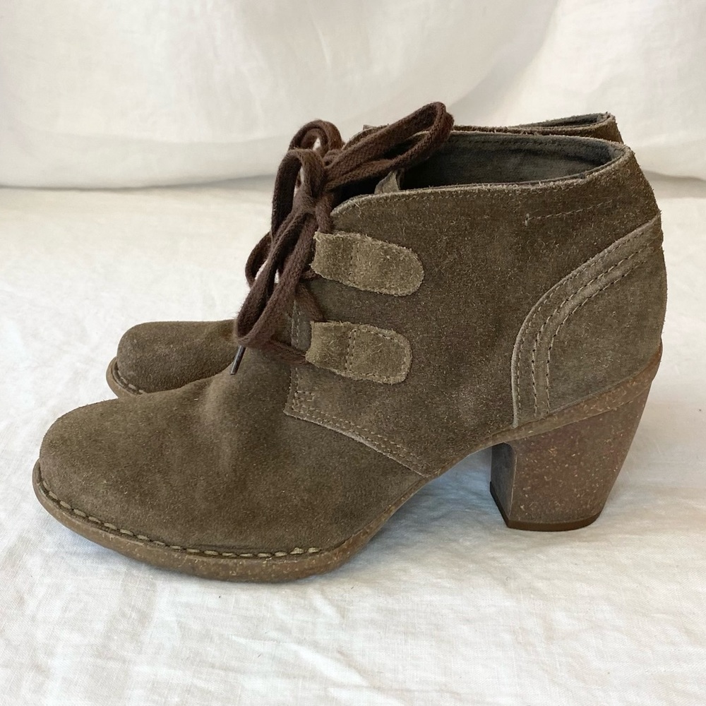 Clarks Artisan Brown Suede Leather Ankle Block Heel Comfort Booties - Picture 9 of 14